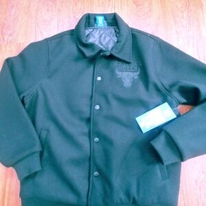 Chicago Bulls Button up Jacket Mens size Medium NWT